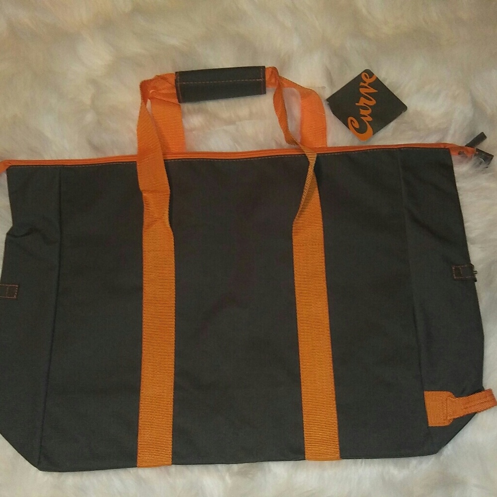 Curve duffle bag